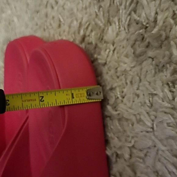 NWOT Size 11 Women's CROCS Vibrant Pink Sandals - Picture 7 of 8